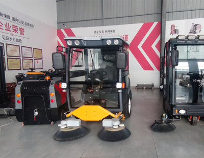 駕駛式掃地機 駕駛式掃地機